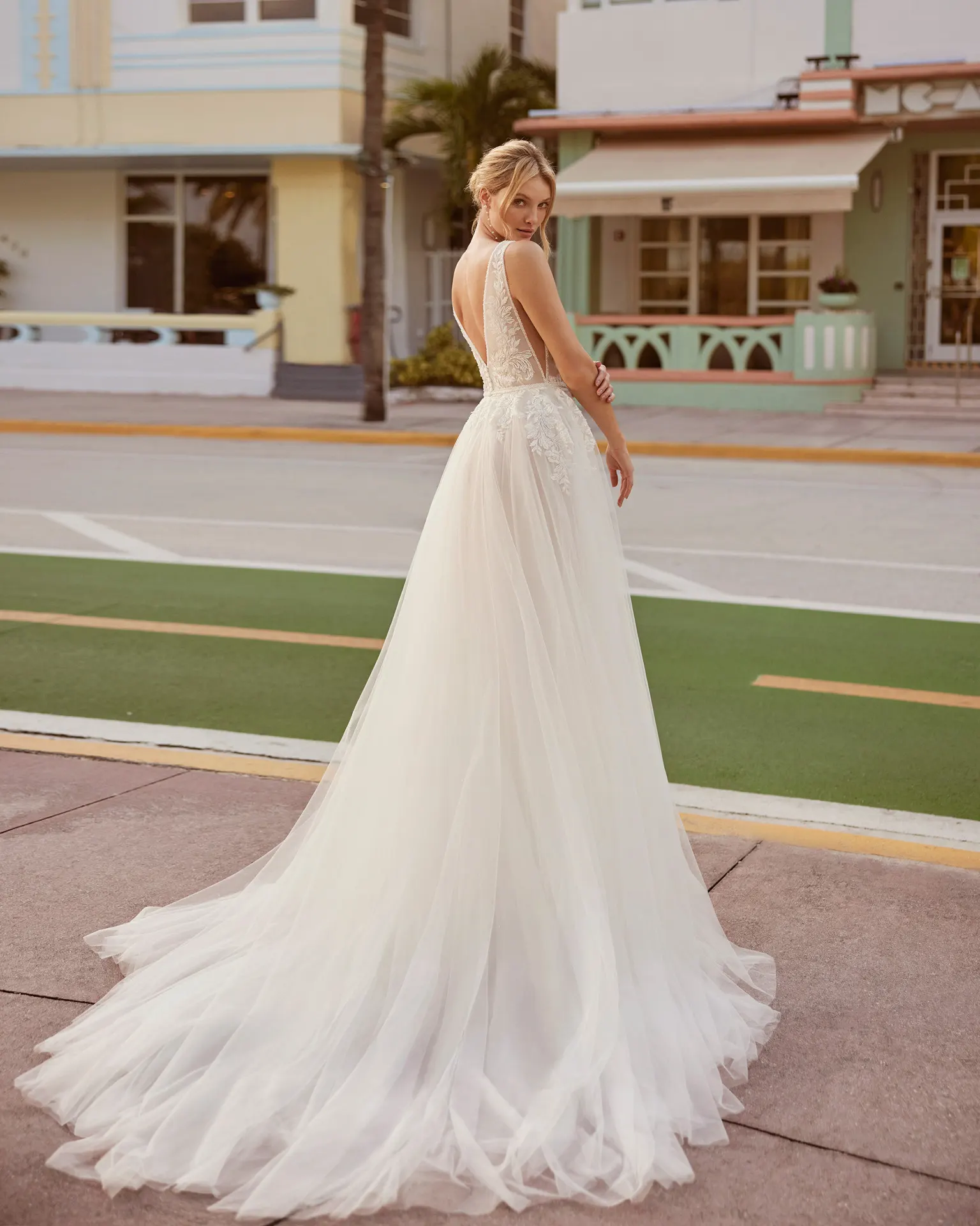 Brautkleid Caterina von Luna Novias– Rückenansicht