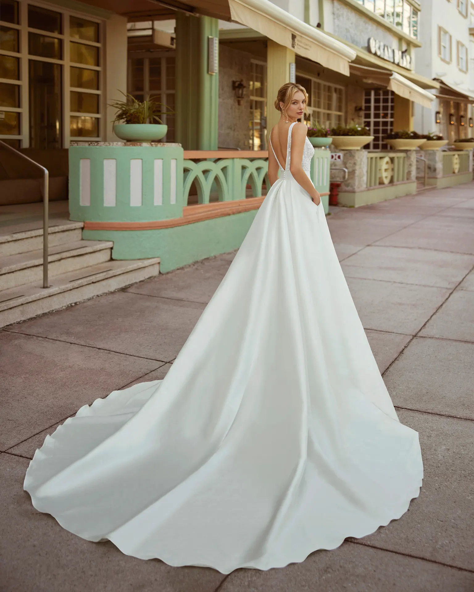 Brautkleid Consu von Luna Novias– Rückenansicht