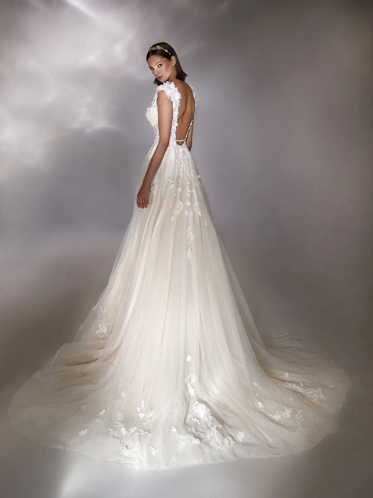 Brautkleid Nahara von Nicole Milano– Rückenansicht