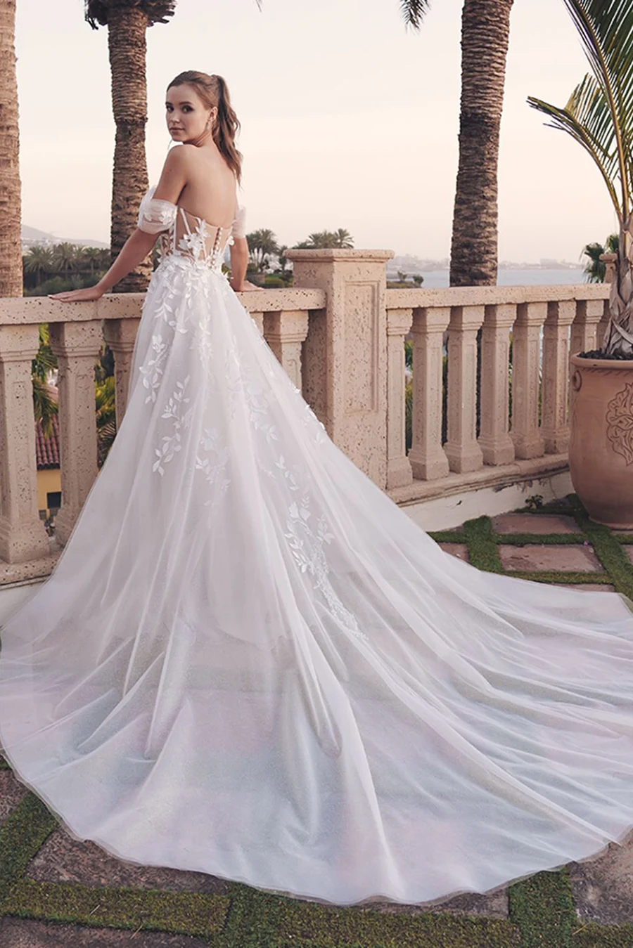 Brautkleid Suri von Blue by Enzoani – Rückenansicht