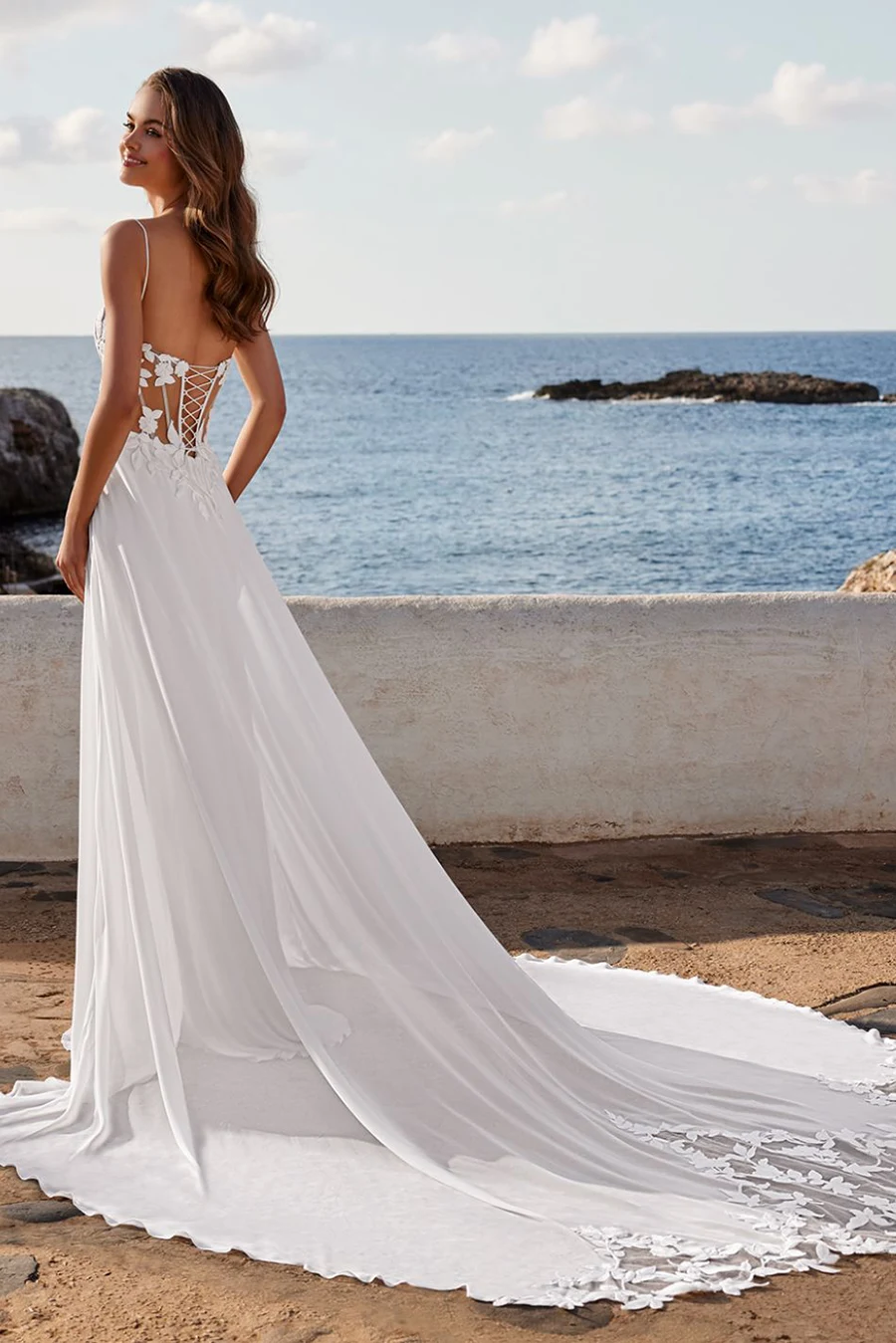 Brautkleid Dallas von Love by Enzoani – Rückenansicht