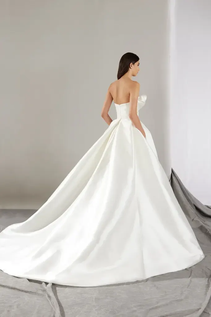 Brautkleid Khloe von Pronovias – Rückenansicht