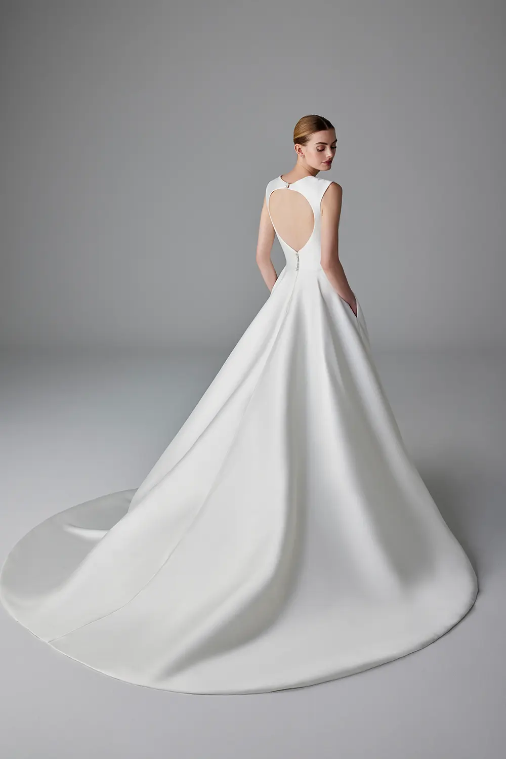 Brautkleid Etincelle von Pronovias – Rückenansicht