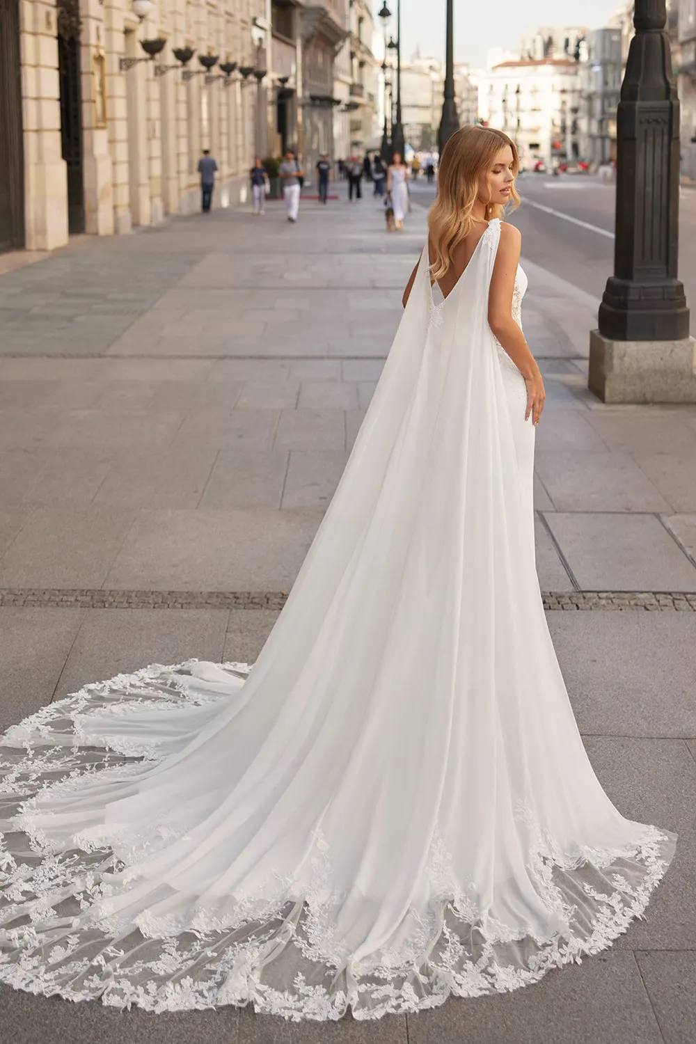 Brautkleid Saint von Luna Novias – Überwurf