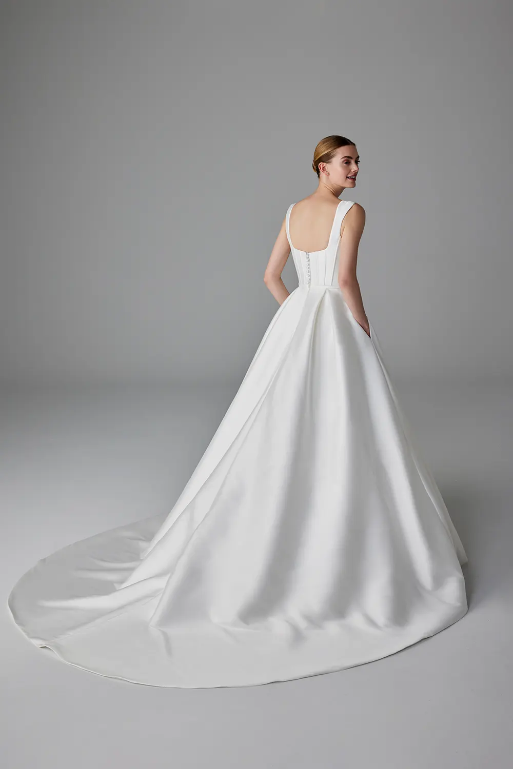 Brautkleid Alphosine von Pronovias – Rückenansicht