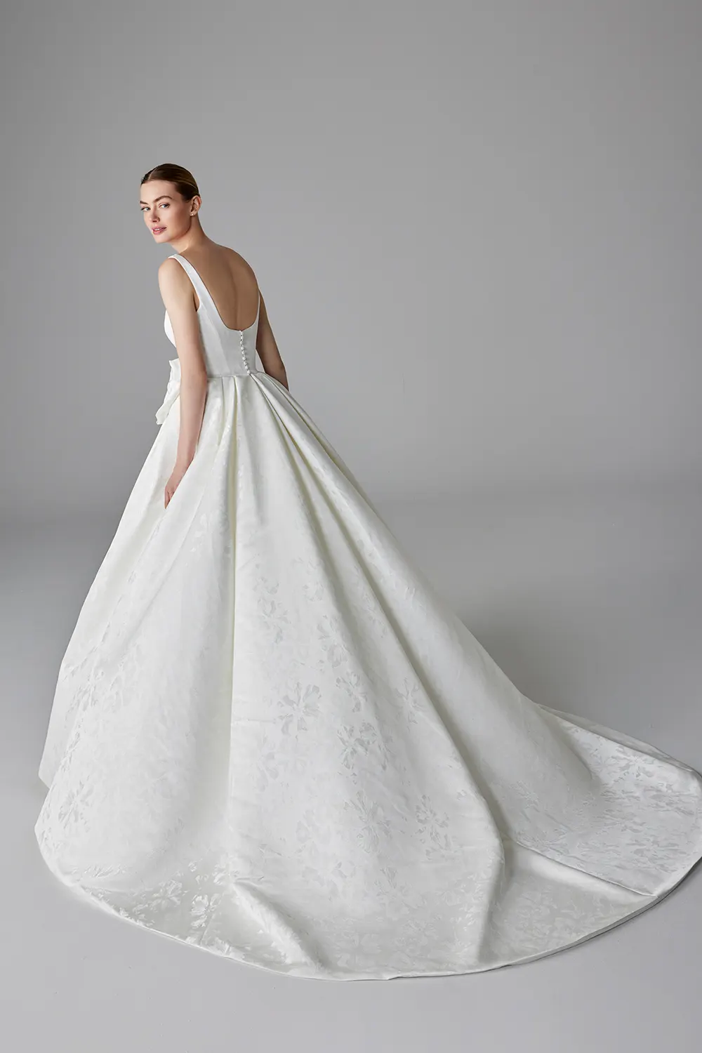 Brautkleid Julian von Pronovias – Rückenansicht