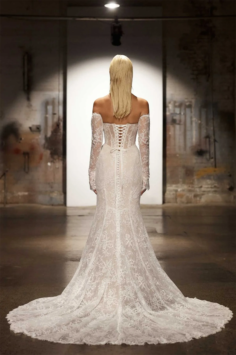 Brautkleid Roxanne von Evie Young Bridal – Rückenansicht