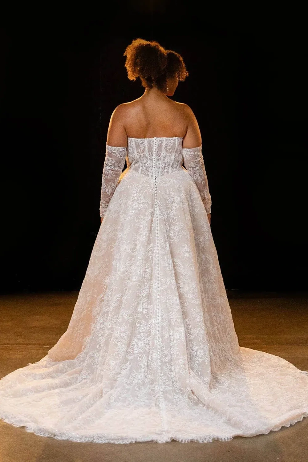 Brautkleid Hepburn Curvy von Evie Young Bridal – Rückenansicht