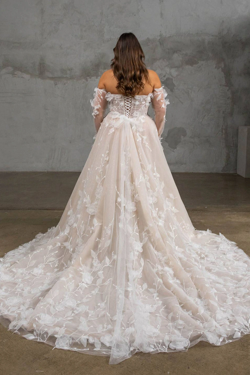 Brautkleid Modell Juno Curvy von Jeune Bridal – Rückenansicht