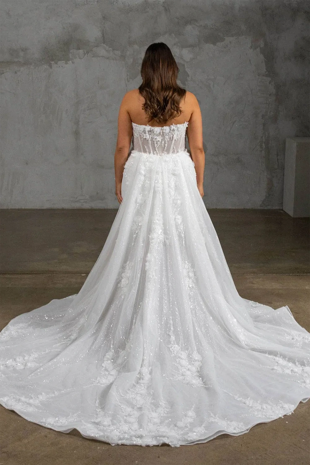 Brautkleid Modell Soho Curvy von Jeune Bridal – Rückenansicht