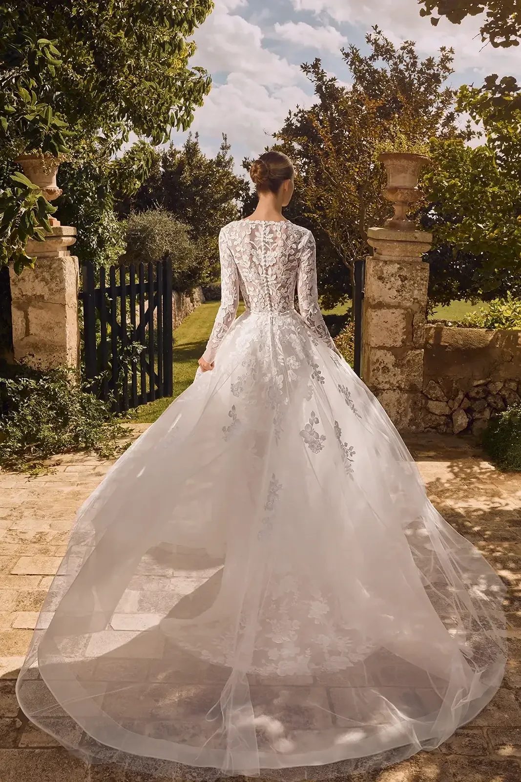 Brautkleid Modell Himiko von Alberto Palatchi – Rückenansicht