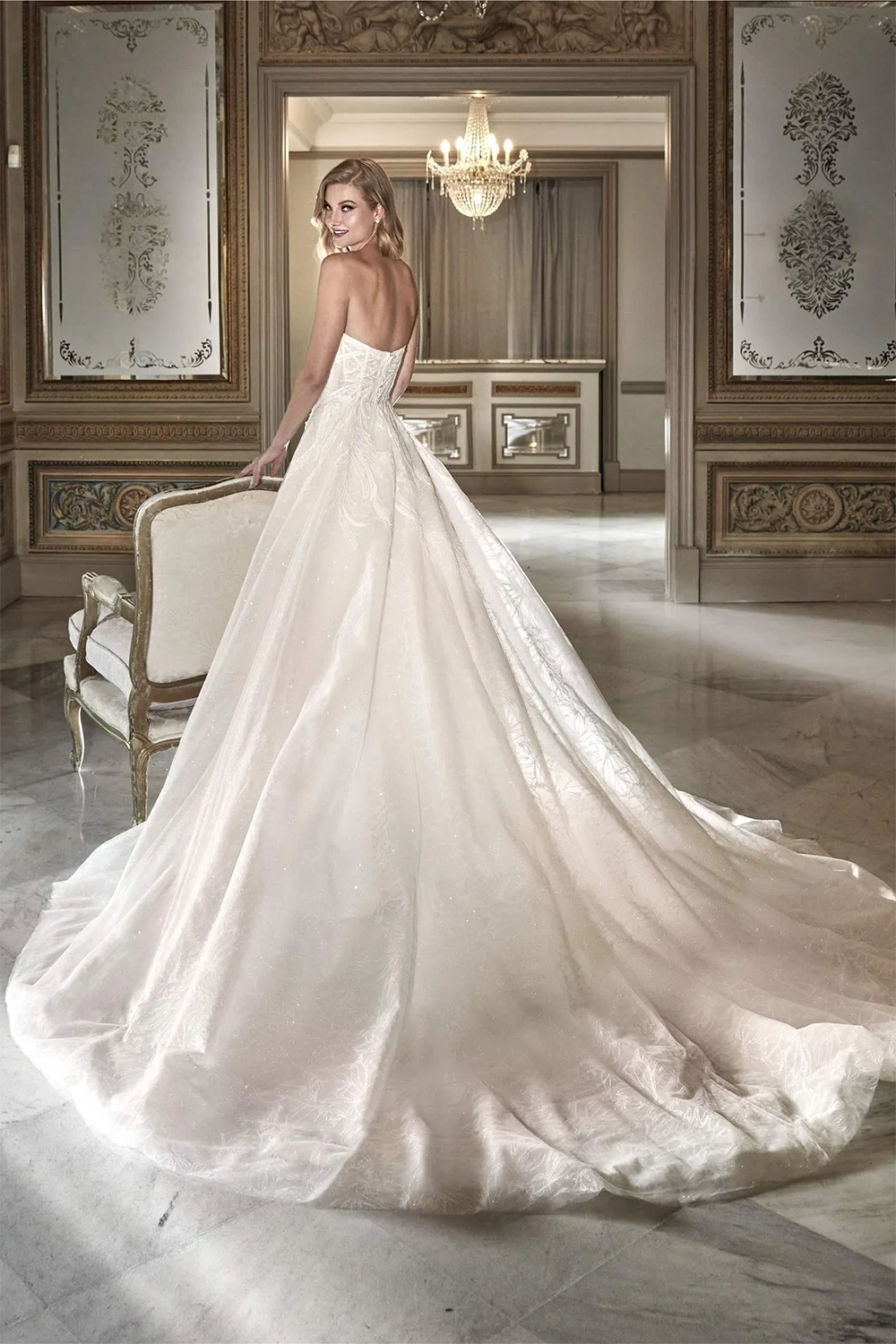 Brautkleid Modell Aconita von Pronovias – Rückenansicht
