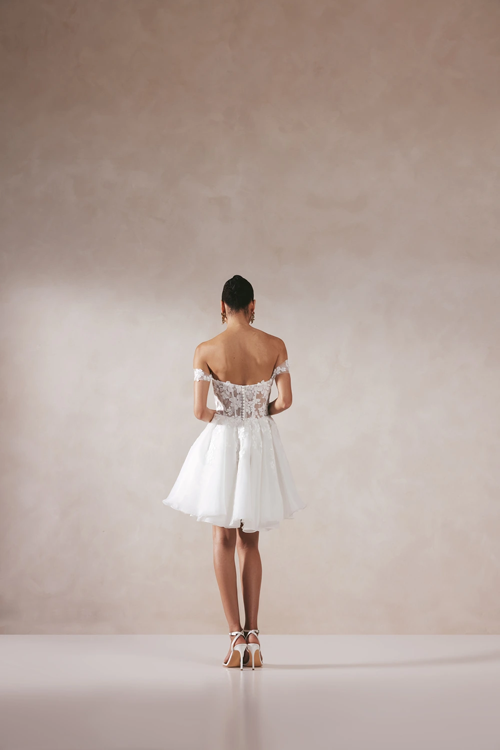 Brautkleid Modell Aria-AJA von Adore – Rückenansicht