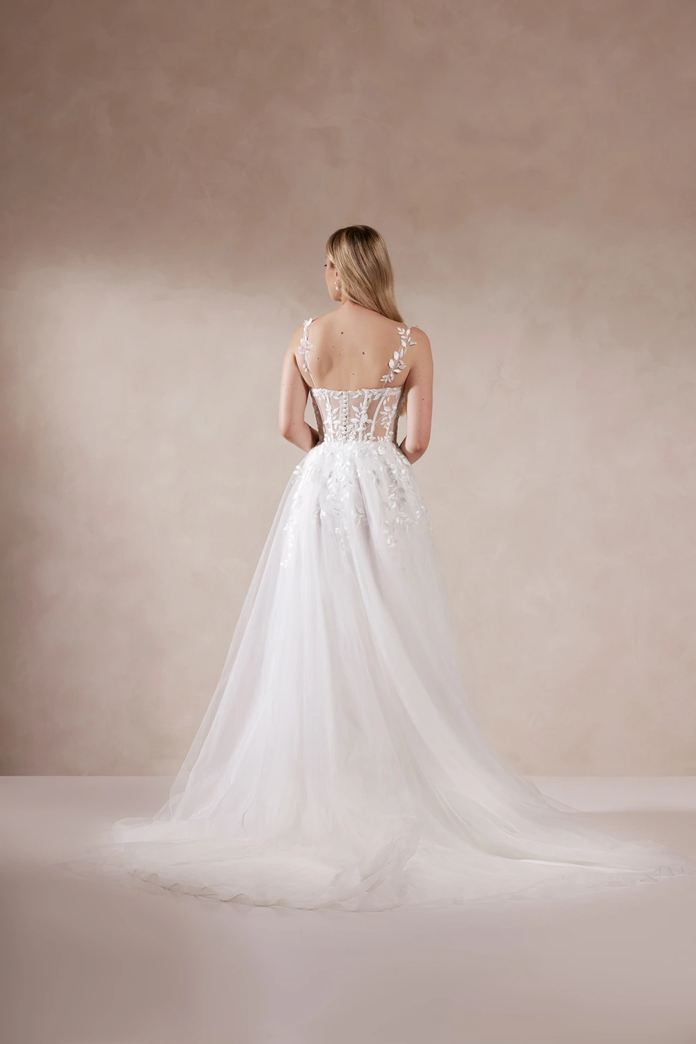 Brautkleid Modell Seraphina von Adore – Rückenansicht