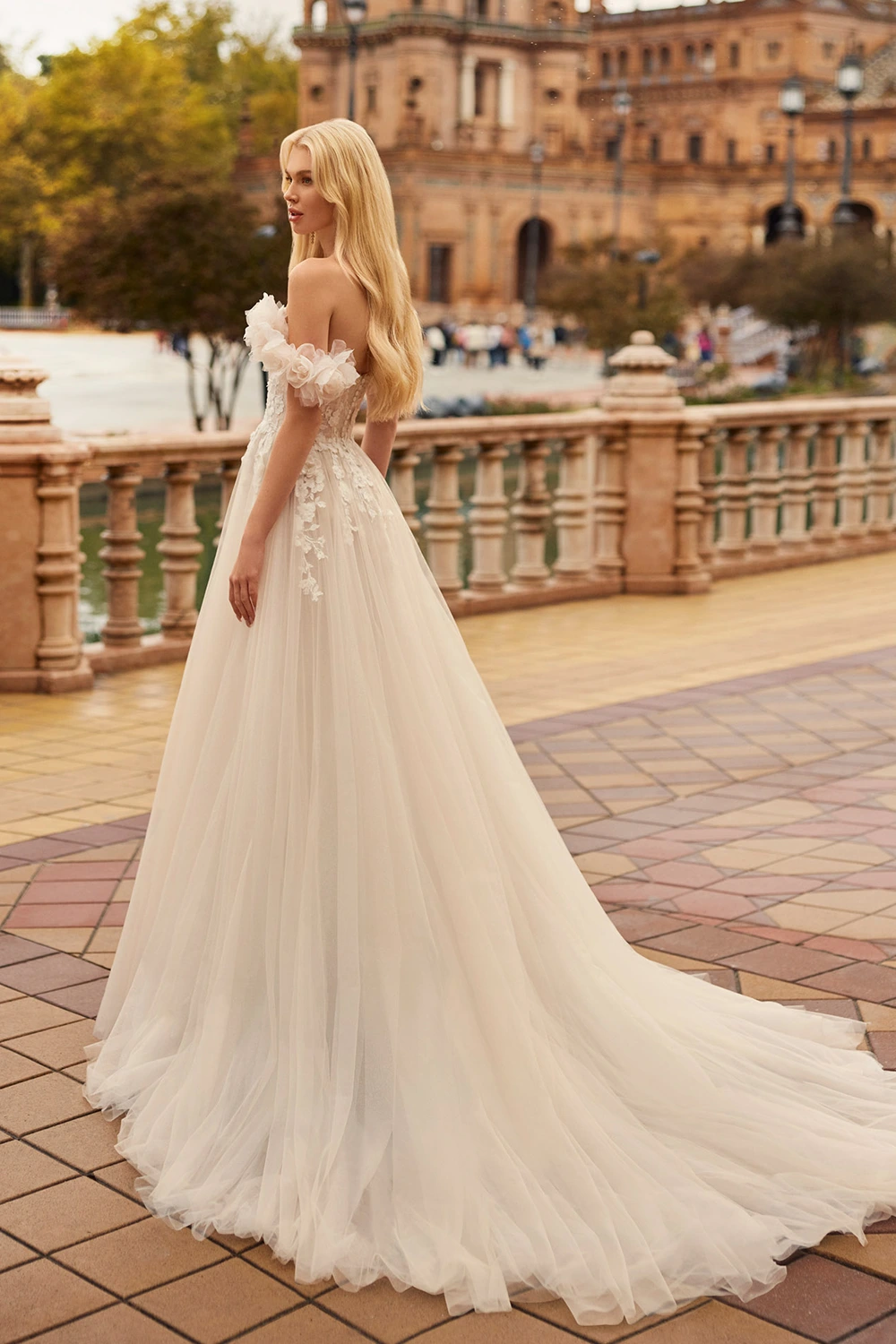 Brautkleid Modell Kellan von Aire Barcelona – Rückenansicht
