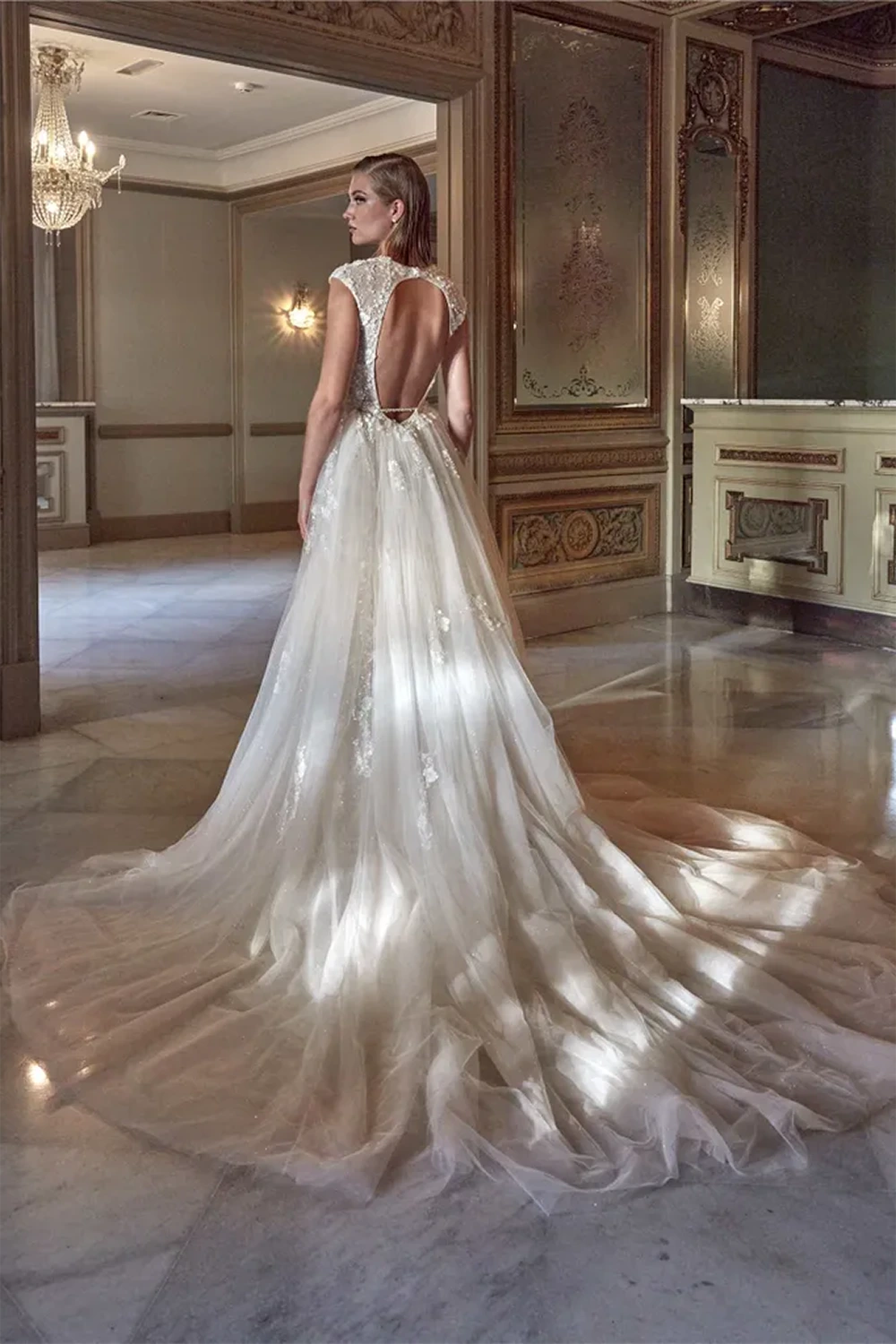 Brautkleid Modell Gessami von Pronovias – Rückenansicht