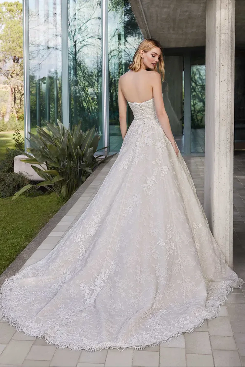 Brautkleid Modell Leily von Pronovias – Rückenansicht