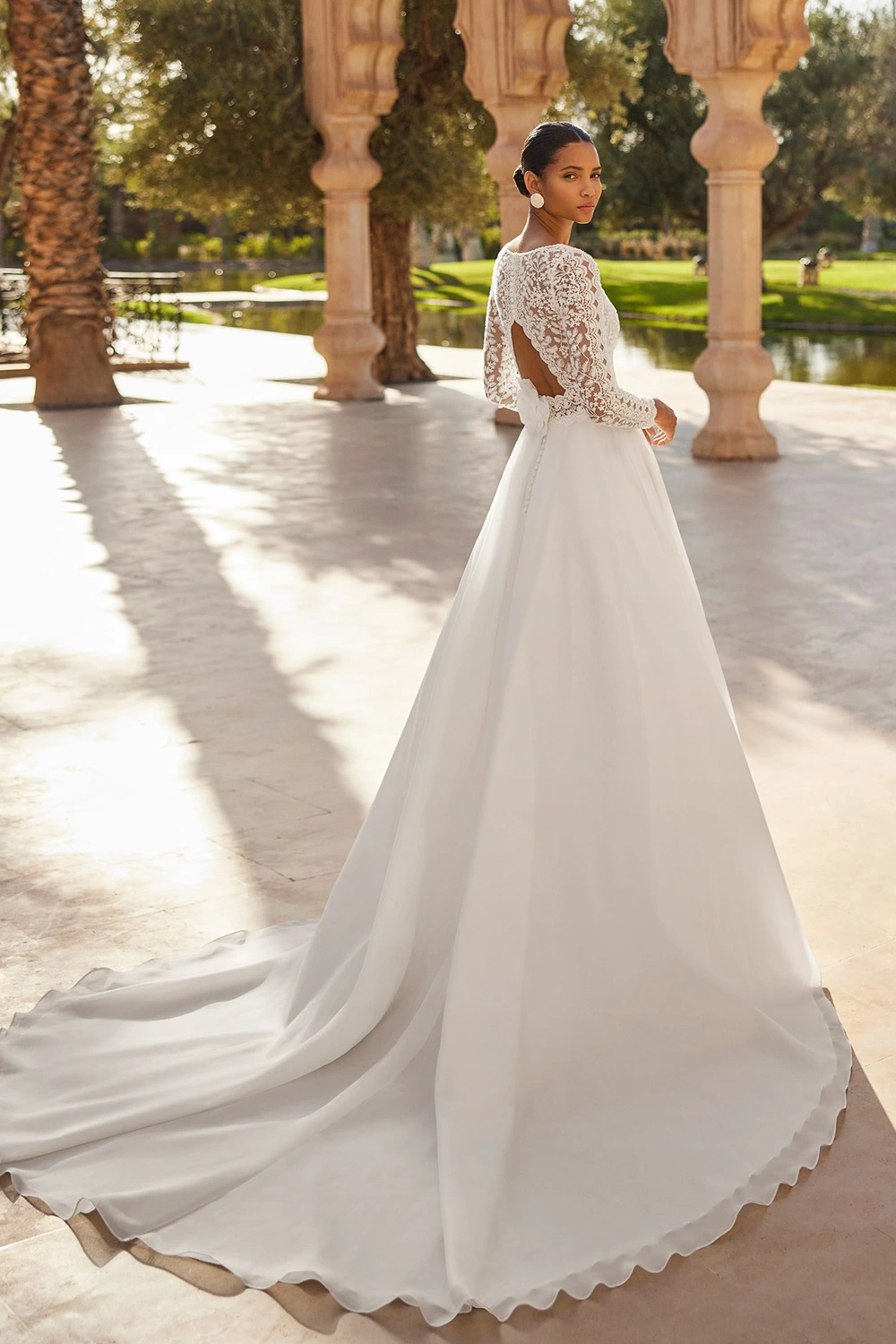 Brautkleid Modell Onasis von Rosa Clara – Rückenansicht