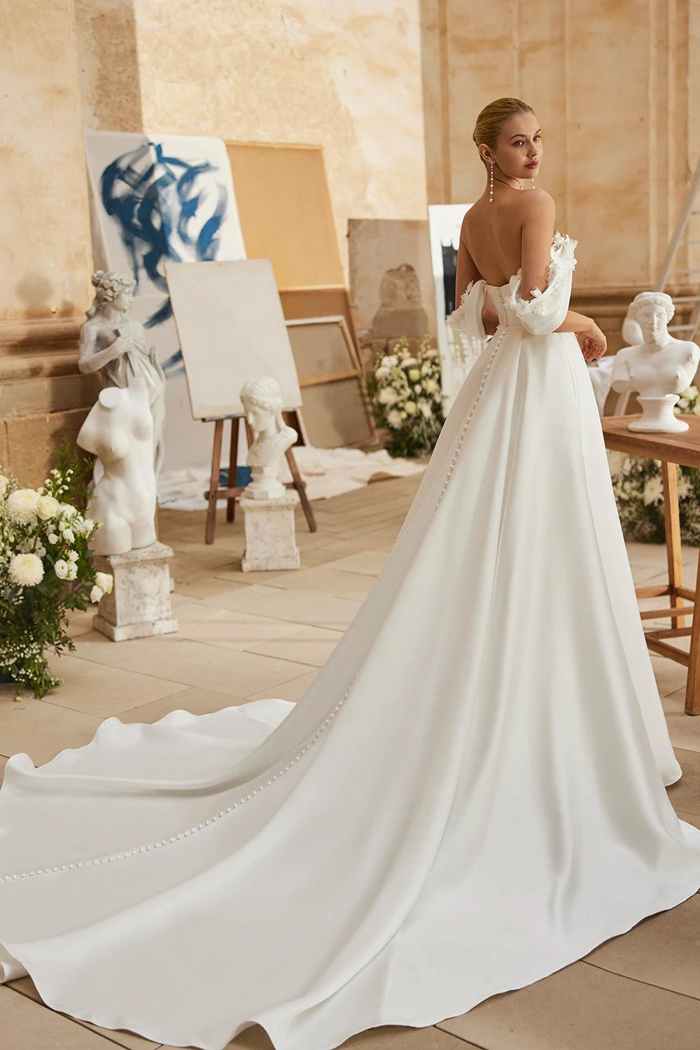 Brautkleid Modell Morwen von Aire Barcelona – Rückenansicht