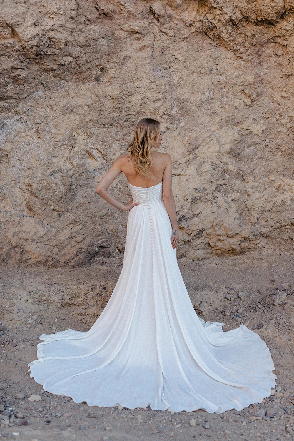 Brautkleid Modell Eyre von Allure Bridals – Rückenansicht