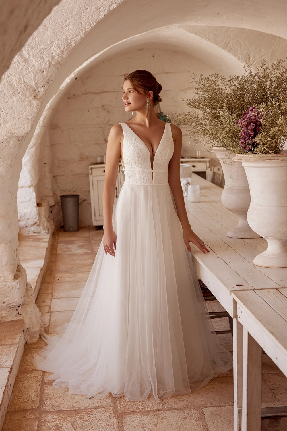 Brautkleid Modell 66384 von Lillian West – Vorschau