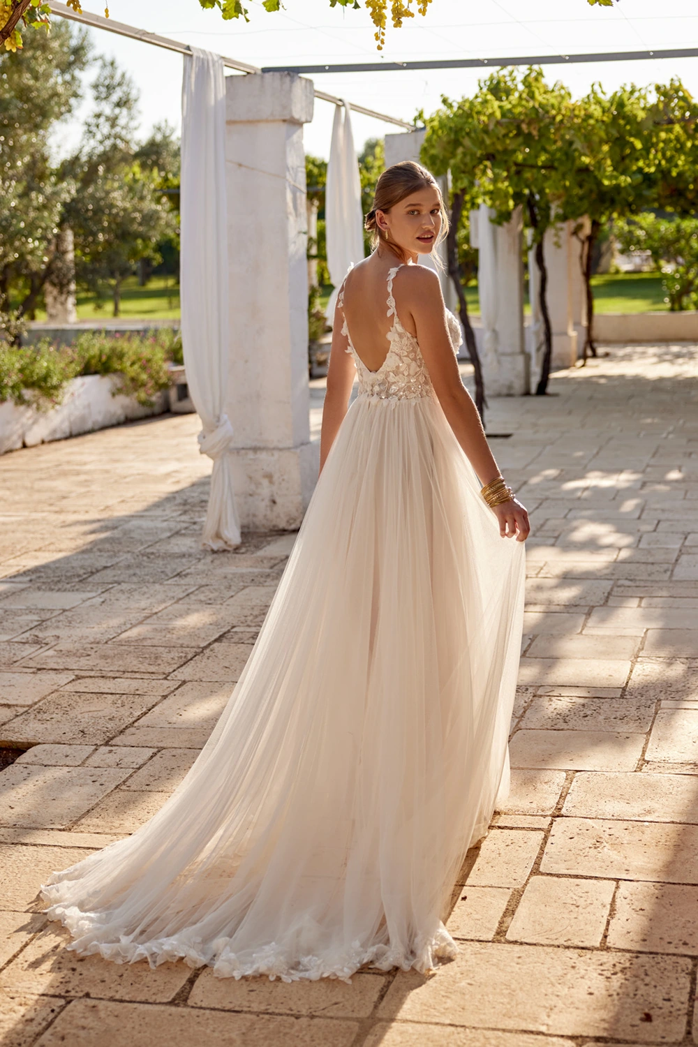 Brautkleid Modell 66402 von Lillian West – Rückenansicht