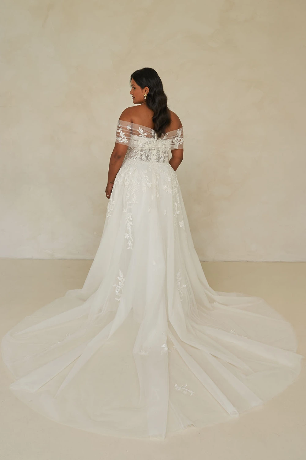 Brautkleid Modell Willa Curvy von Madi Lane – Rückansicht