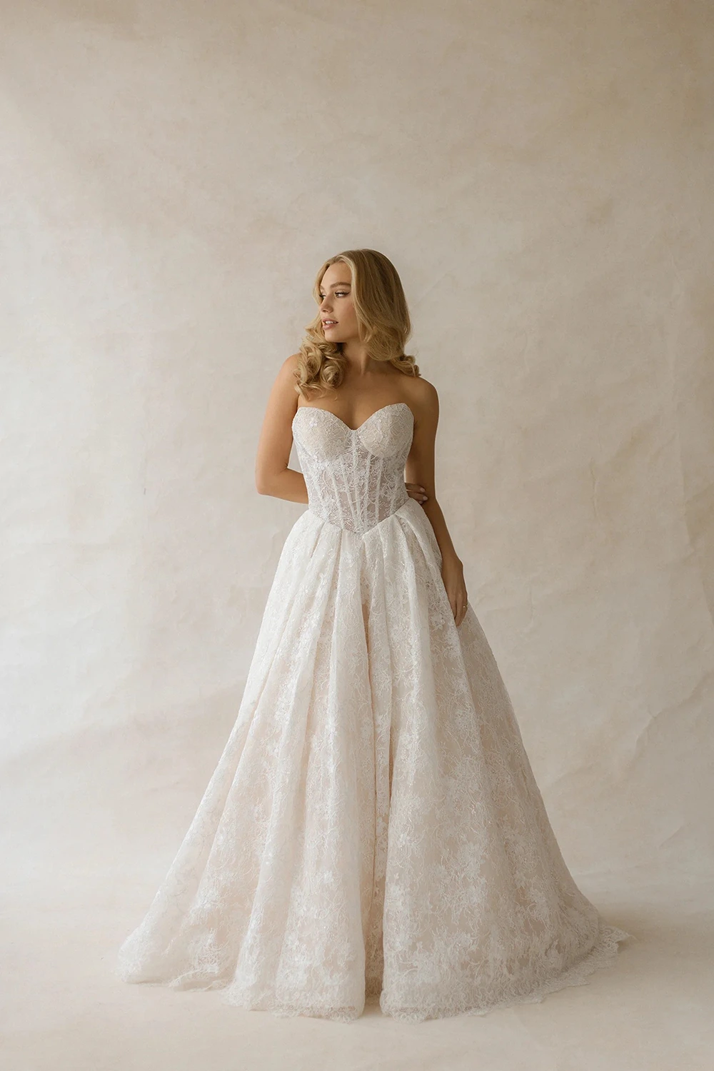 Brautkleid Modell Carrington von Abella by Allure Bridals – Vorschau