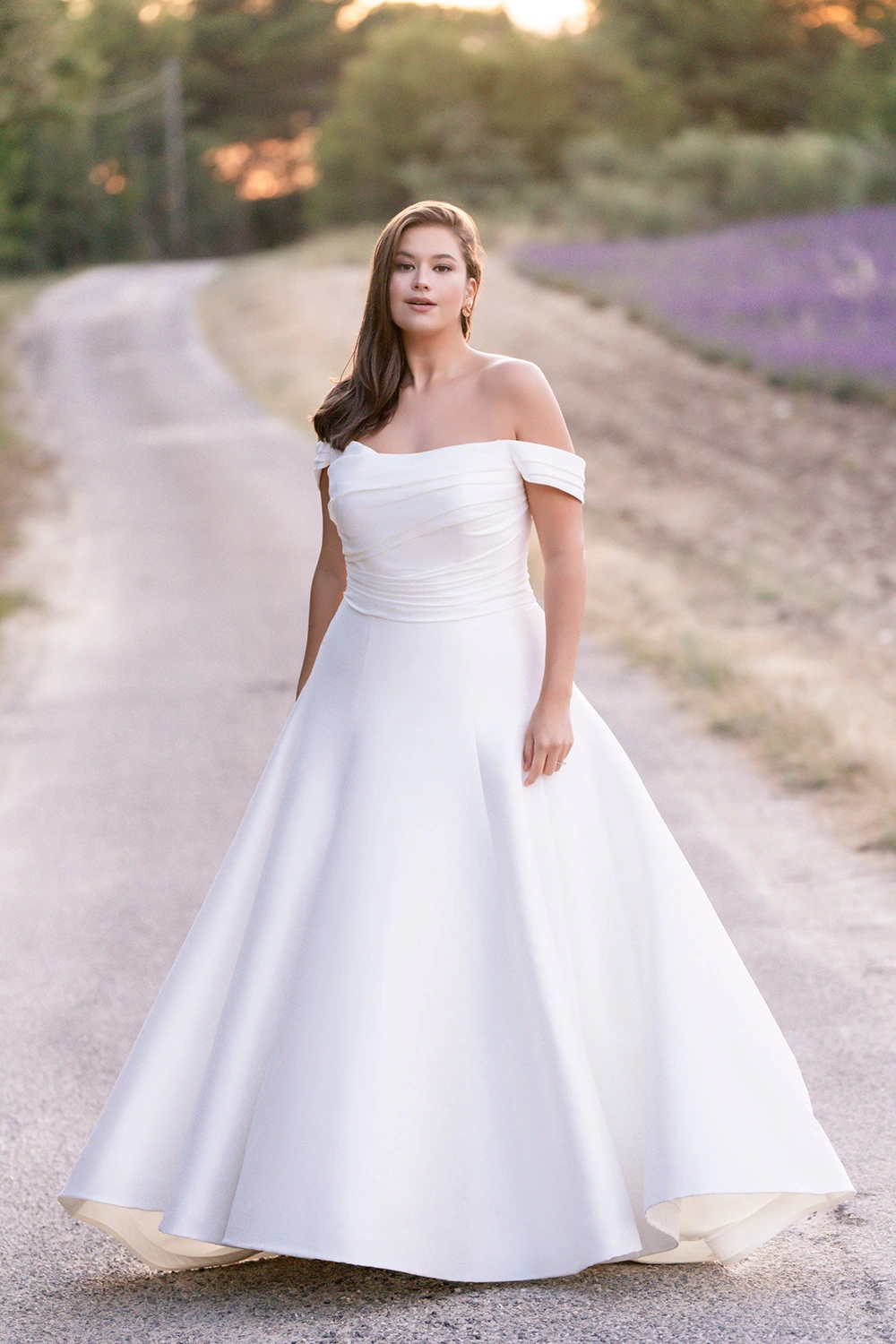 Brautkleid Modell W523 Curvy von Allure Bridals – Vorschau