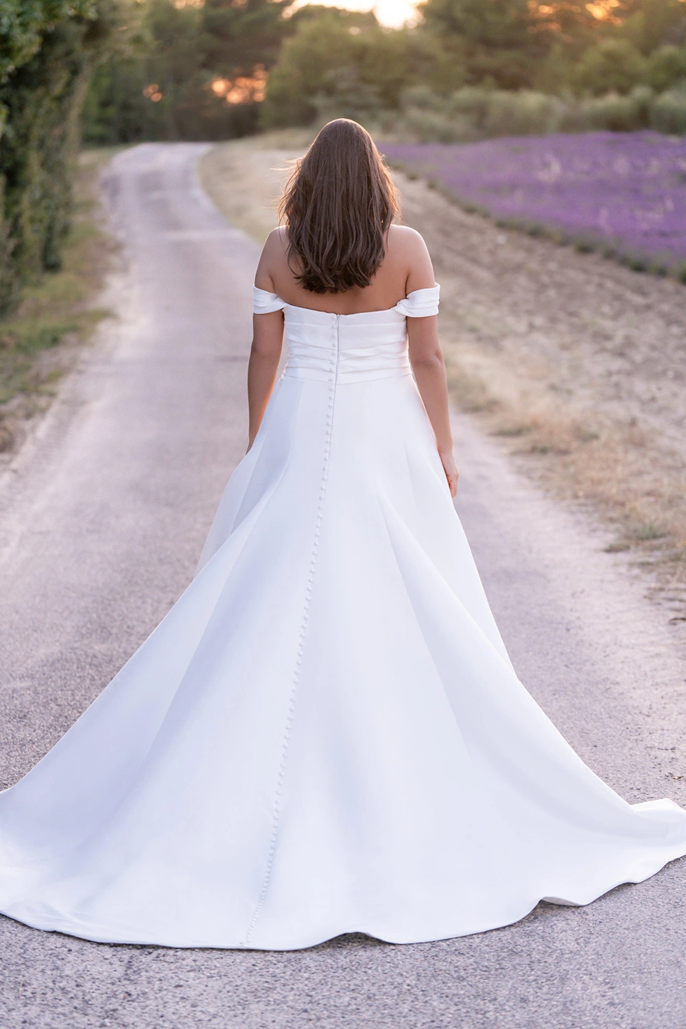 Brautkleid Modell W523 Curvy von Allure Bridals – Rückenansicht