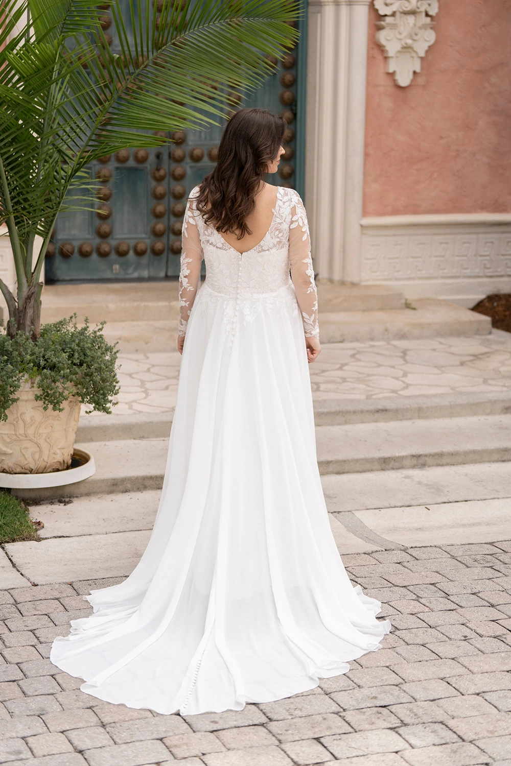 Brautkleid Modell W542 Curvy von Allure Bridals – Rückenansicht