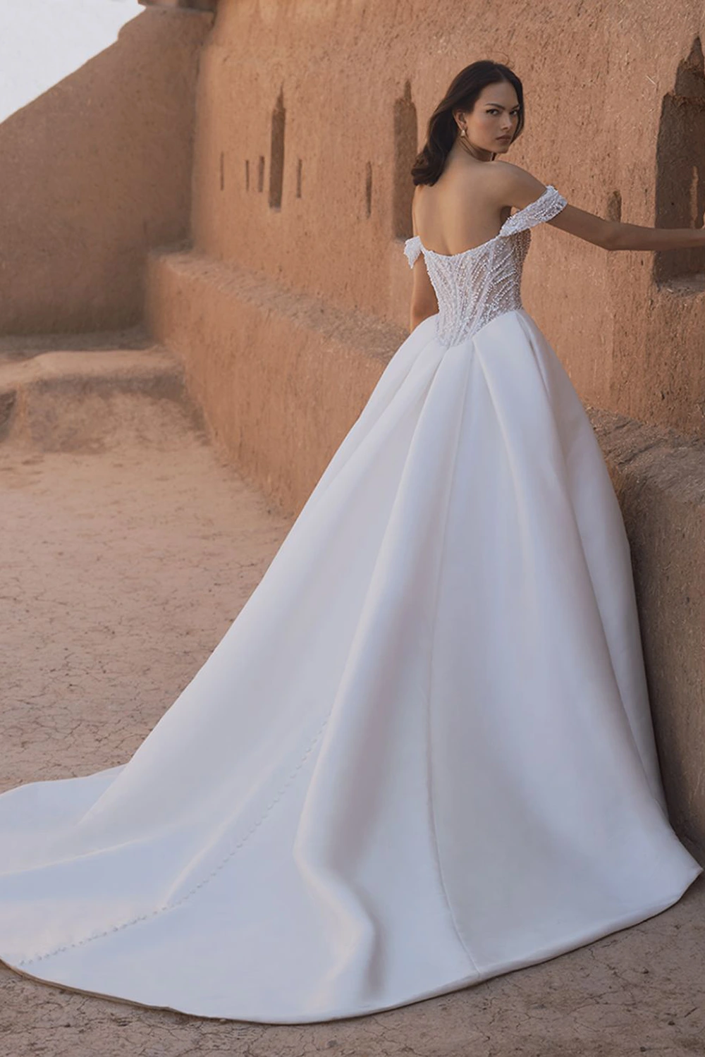 Brautkleid Modell Theodora von Enzoani Blue – Rückenansicht