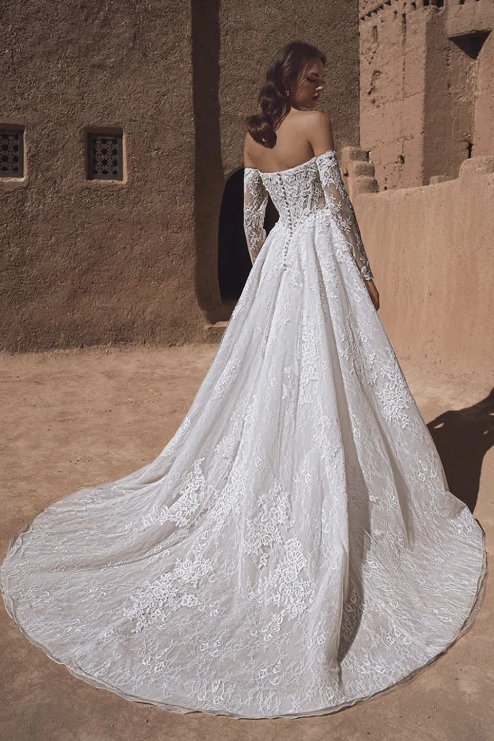 Brautkleid Modell Tia von Enzoani Blue – Rückenansicht