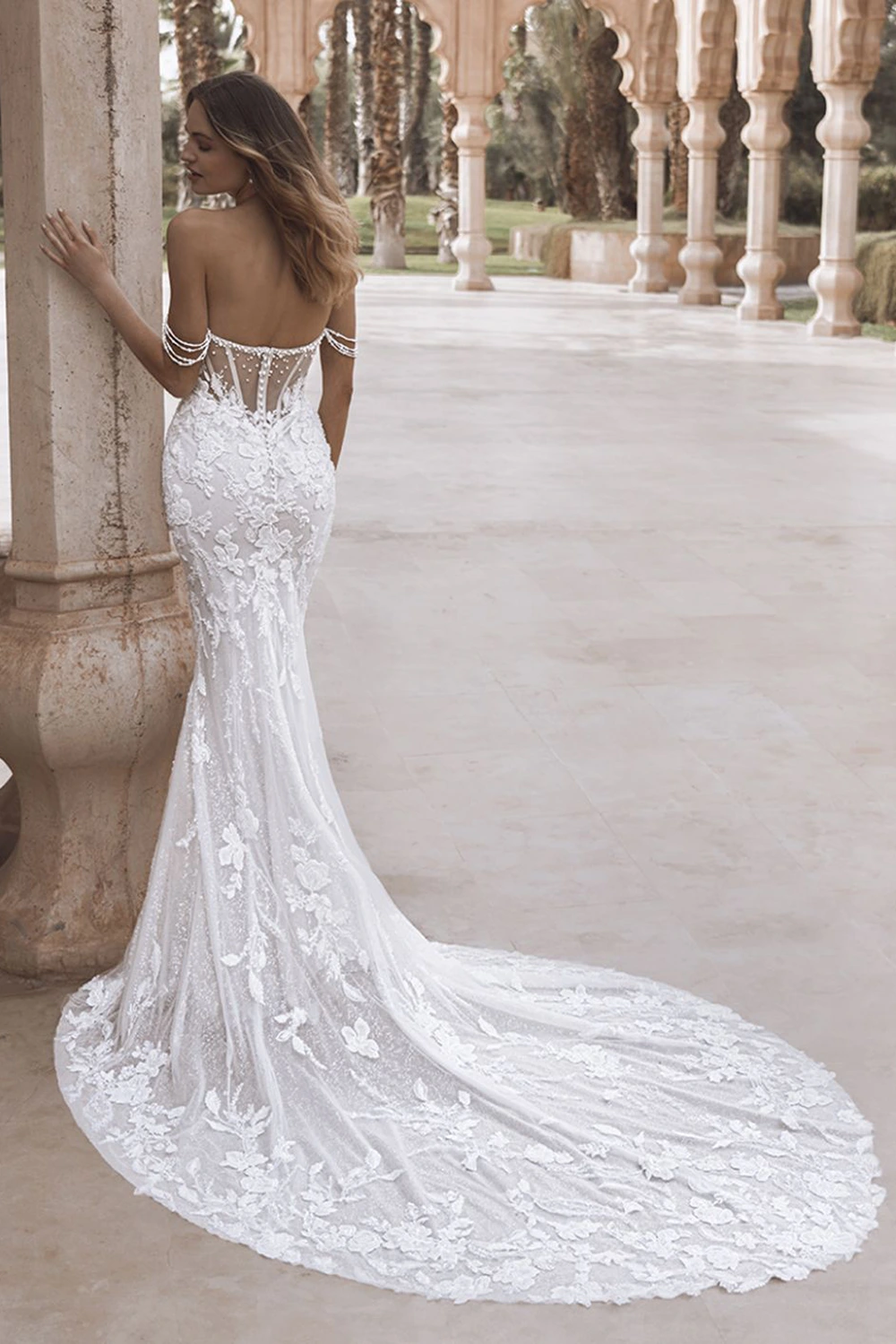 Brautkleid Modell Violet von Enzoani – Rückenansicht