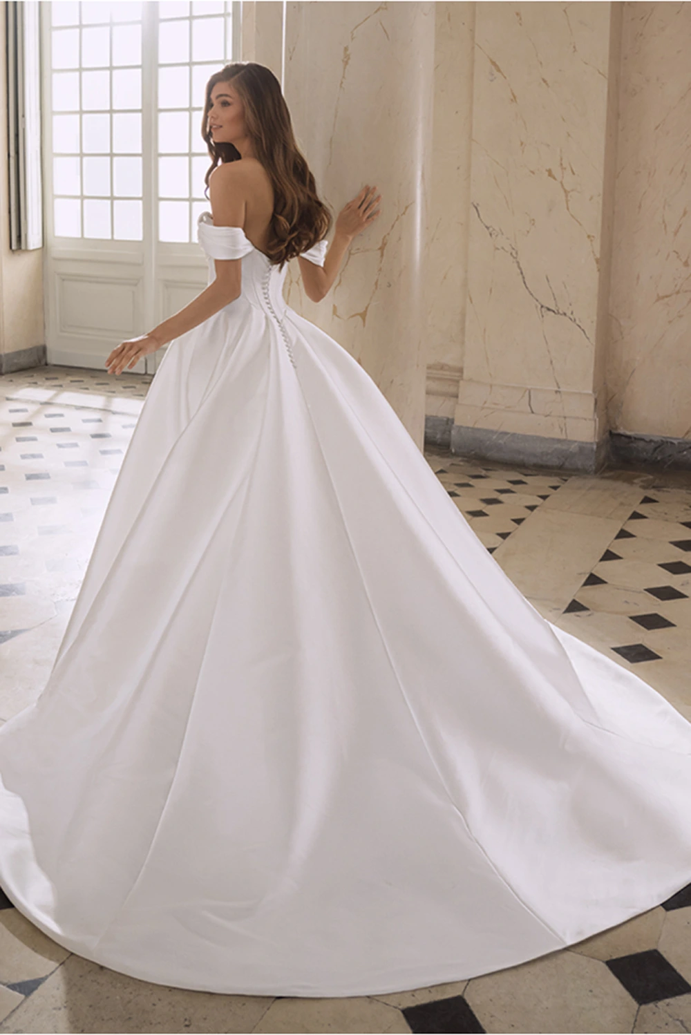 Brautkleid Modell Freya von Etoile – Rückenansicht