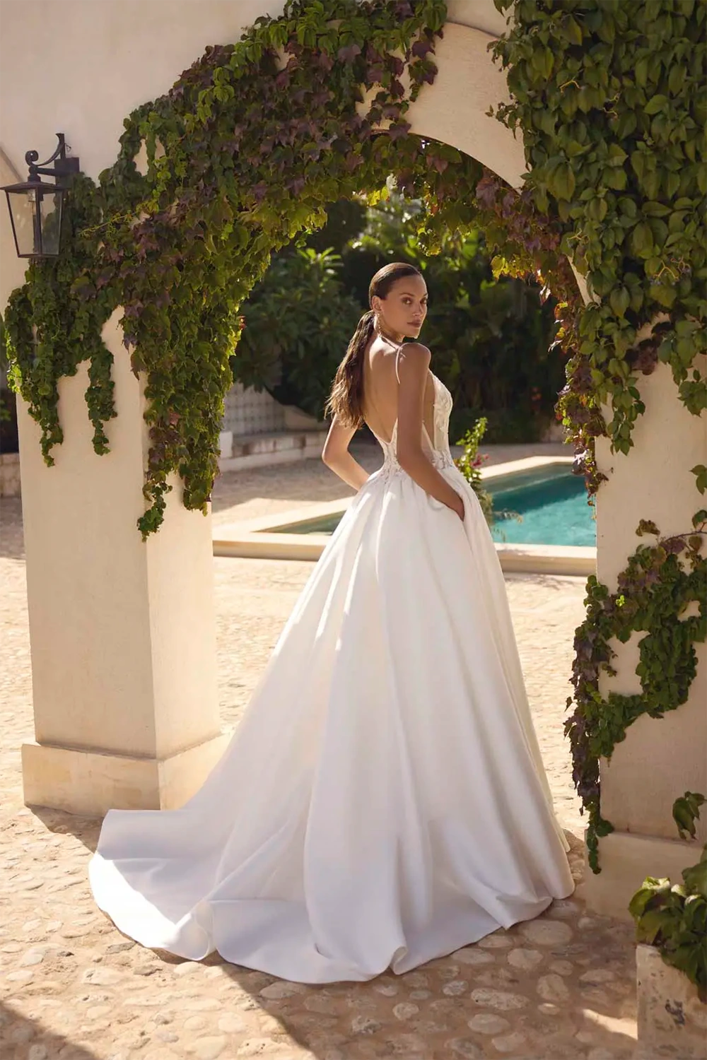 Brautkleid Modell Gyda-D von Modeca – Rückenansicht