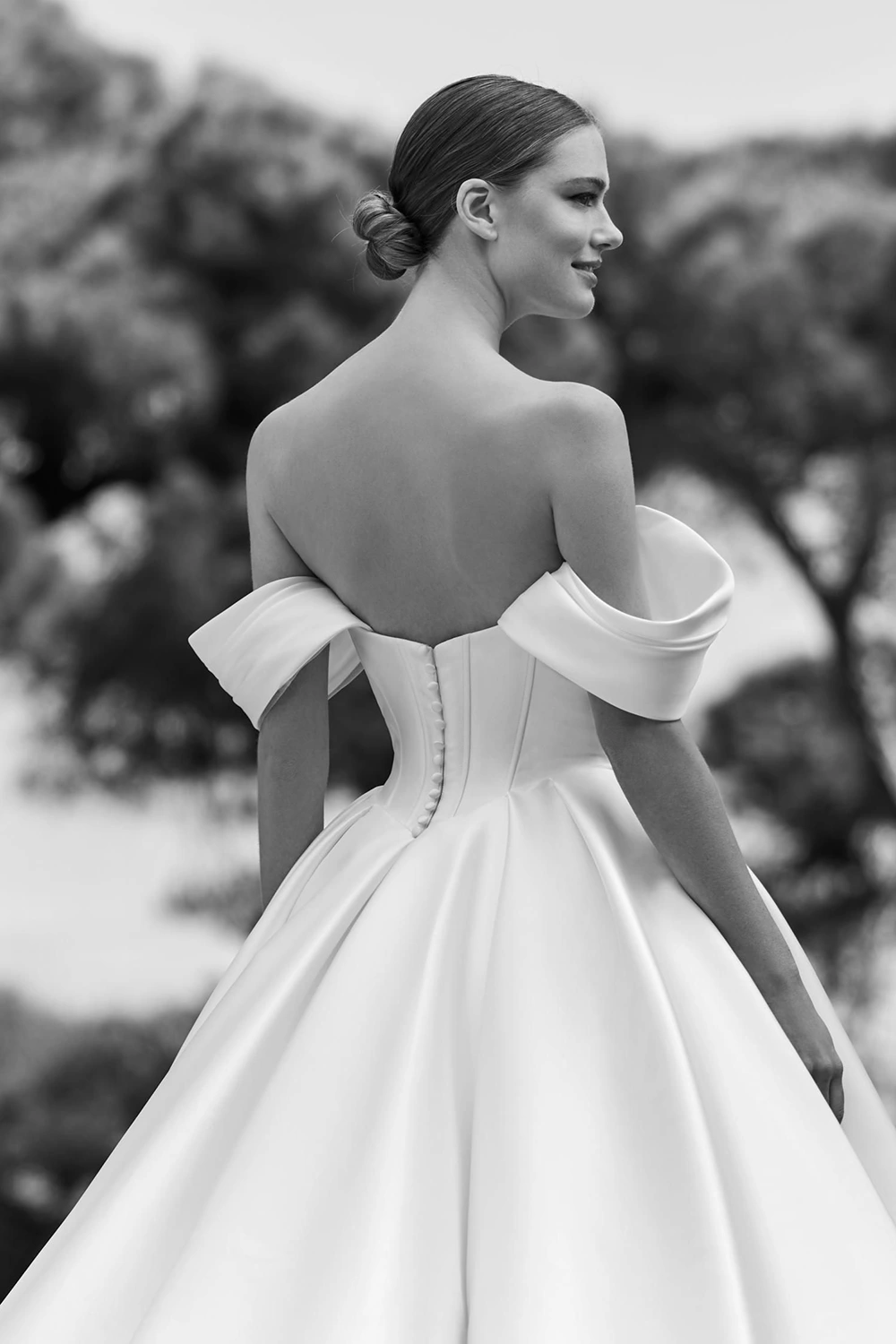 Brautkleid Modell Coris von Pronovias – Rückenansicht