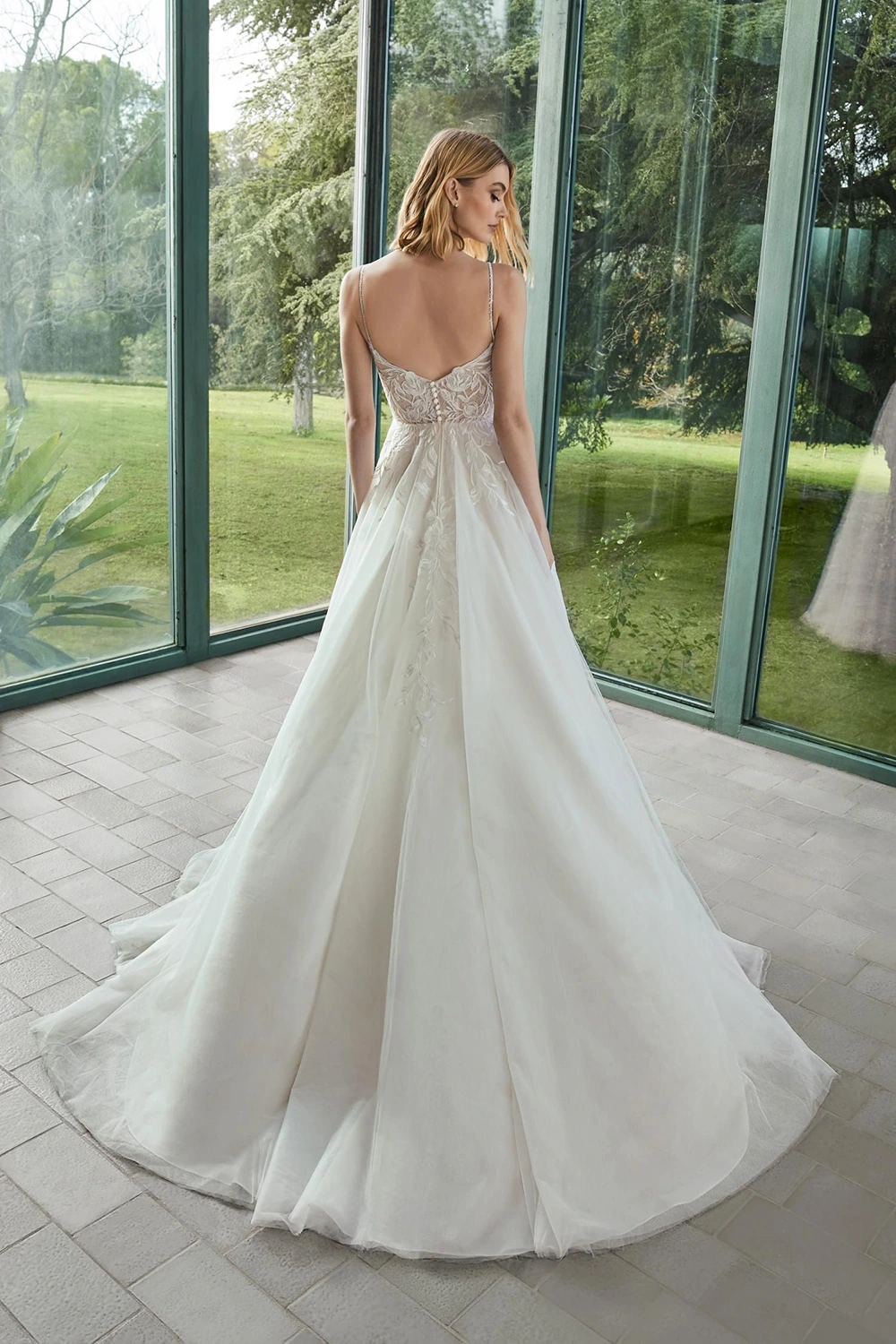 Brautkleid Modell Lleane von Pronovias – Rückenansicht