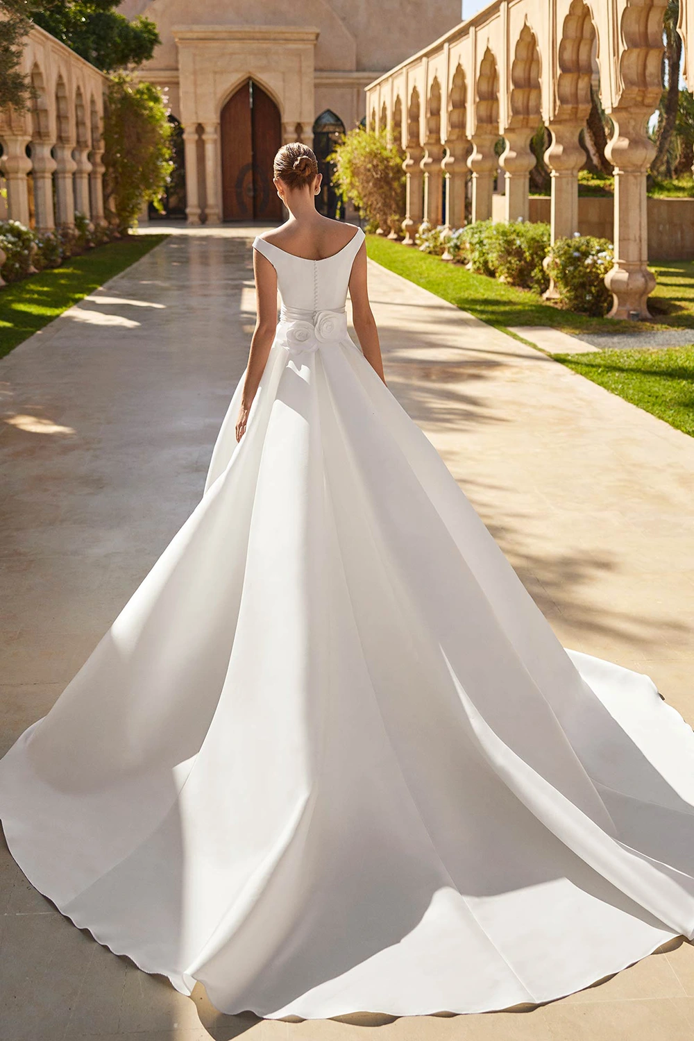 Brautkleid Modell Odrin von Rosa Clara – Überrock