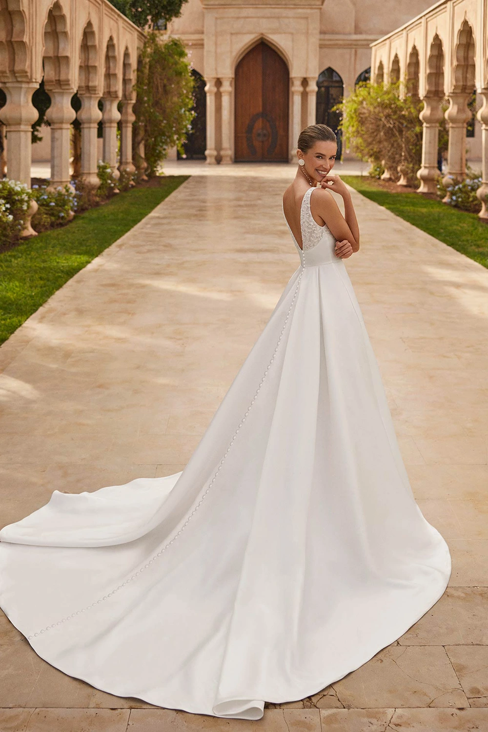 Brautkleid Modell Ordesa von Rosa Clara – Rückenansicht