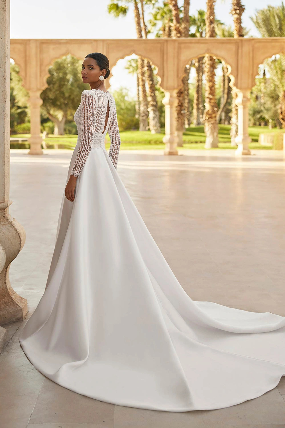 Brautkleid Modell Orense von Rosa Clara – Rückenansicht