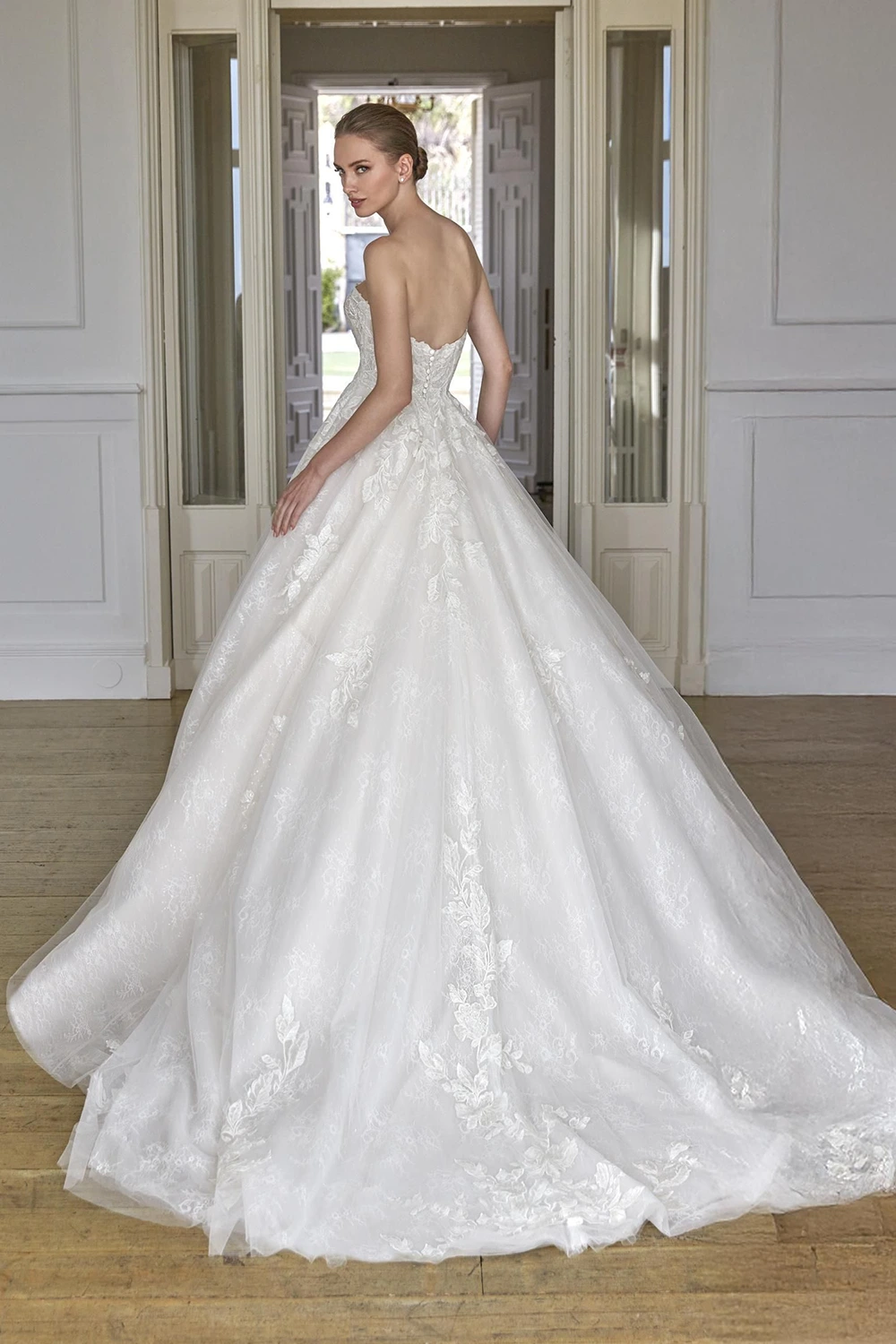 Brautkleid Modell Vannia von St. Patrick – Rückenansicht