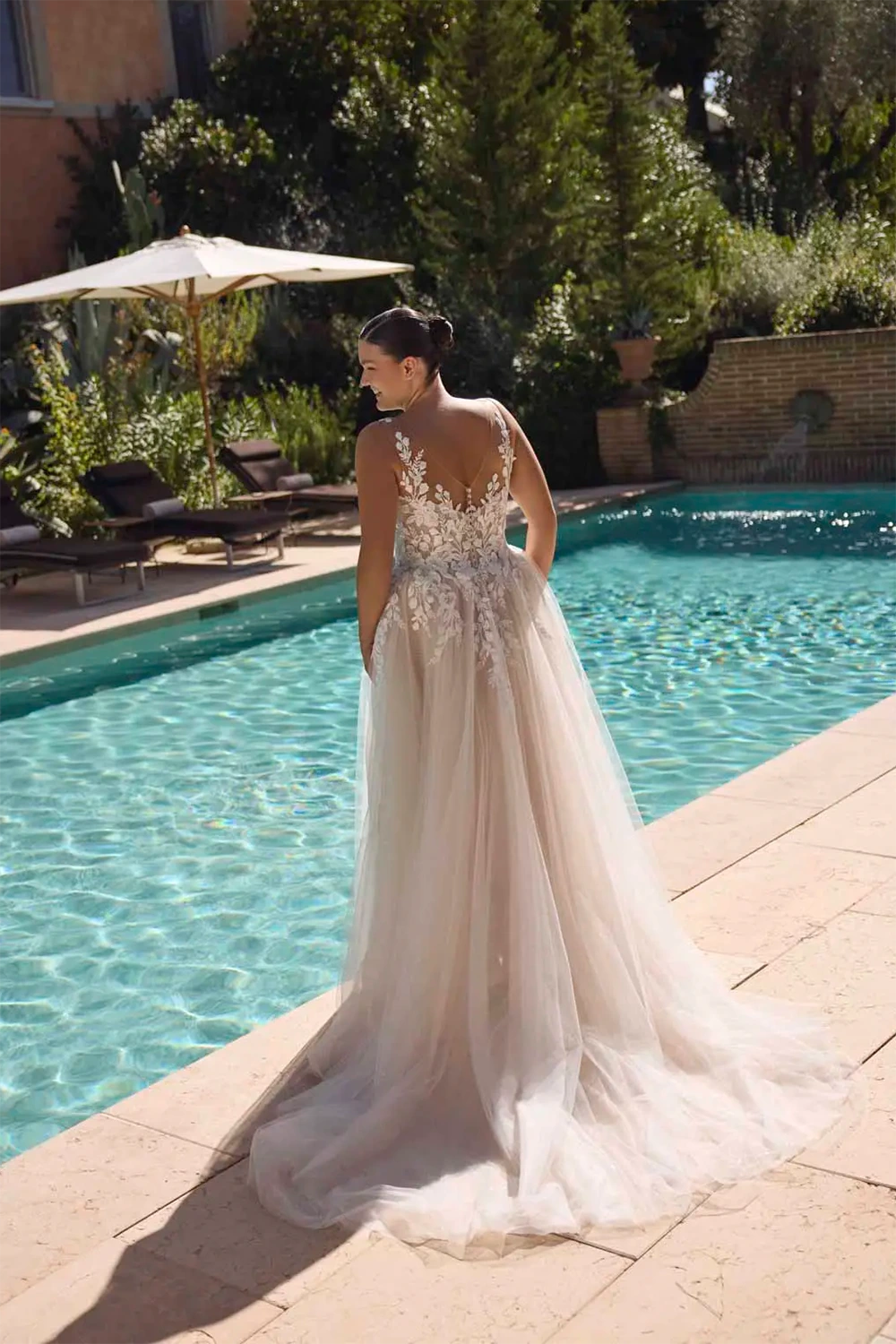 Brautkleid Modell Jessie Curvy von Modeca – Rückenansicht