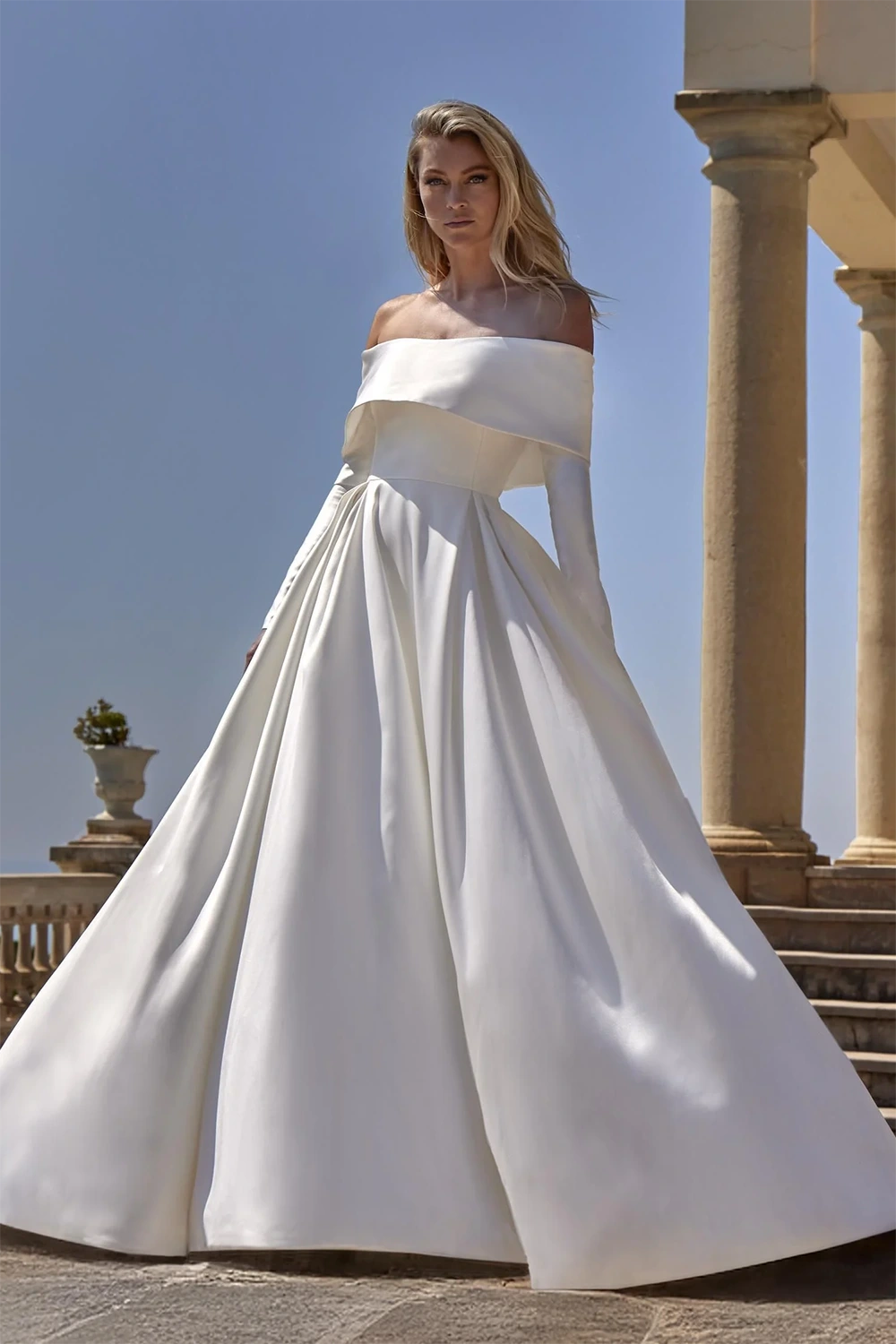 Brautkleid Modell Delvine von Pronovias – Vorschau