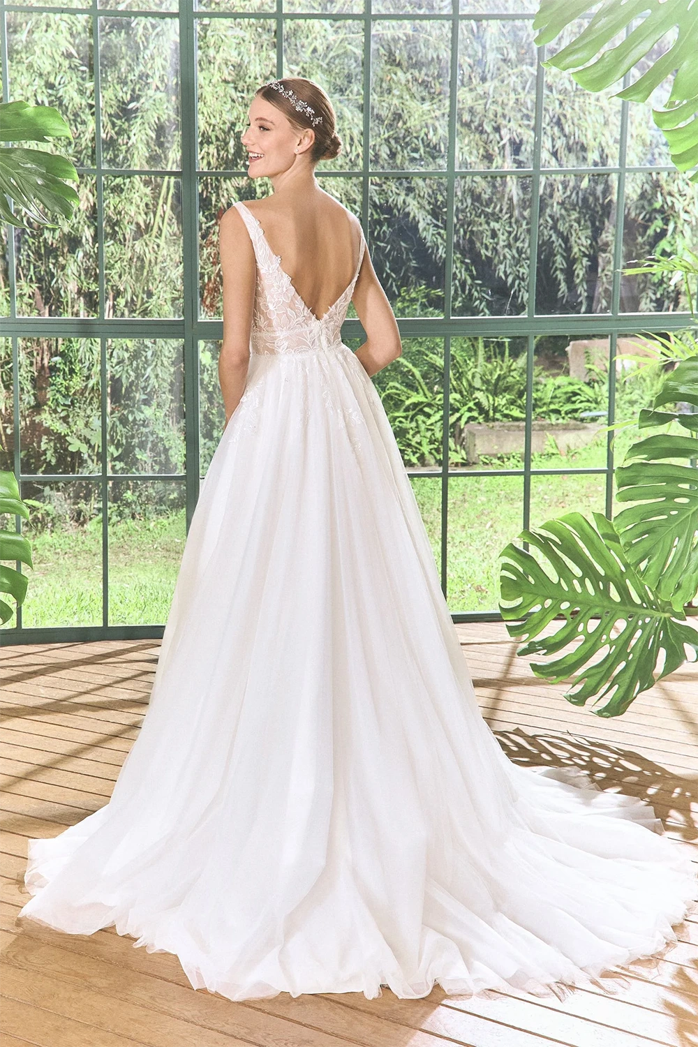 Brautkleid Modell Jovem von White One – Rückenansicht