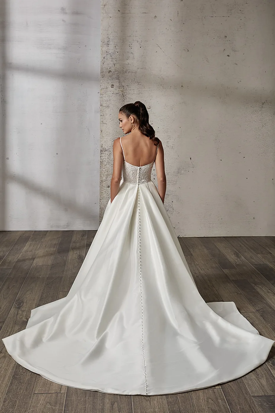 Brautkleid Modell Kiana von Eddy K – Rückenansicht